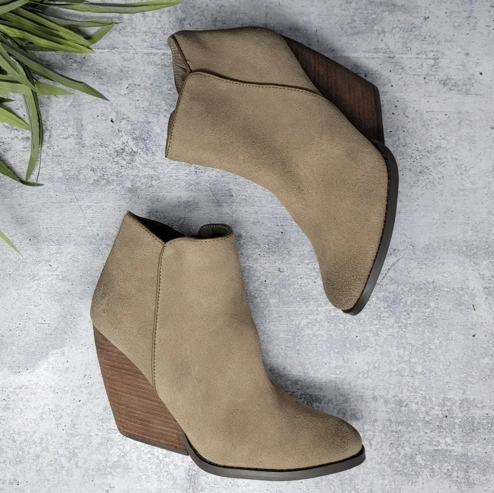 Very Volatile | Tan Suede 4" Heeled Booties Size 7.5 - Picture 1 of 11